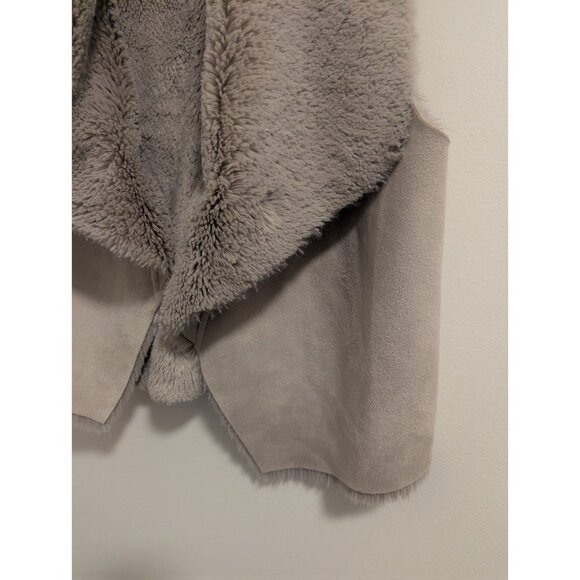 Women's size XS Jack by BB Dakota Light Pink/Cream Faux Fur Vest - Picture 3 of 5